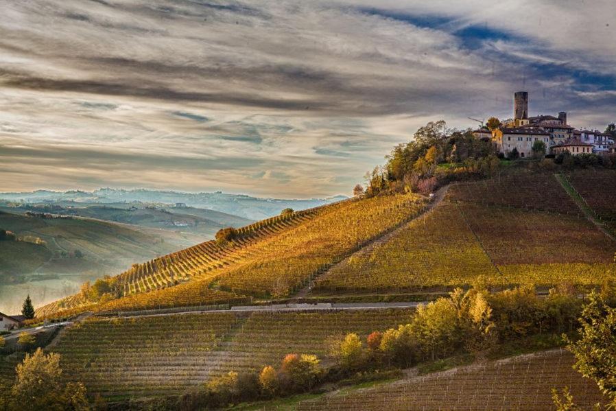 Cascina Rocca Agriturismo B&B Ла Морра Экстерьер фото